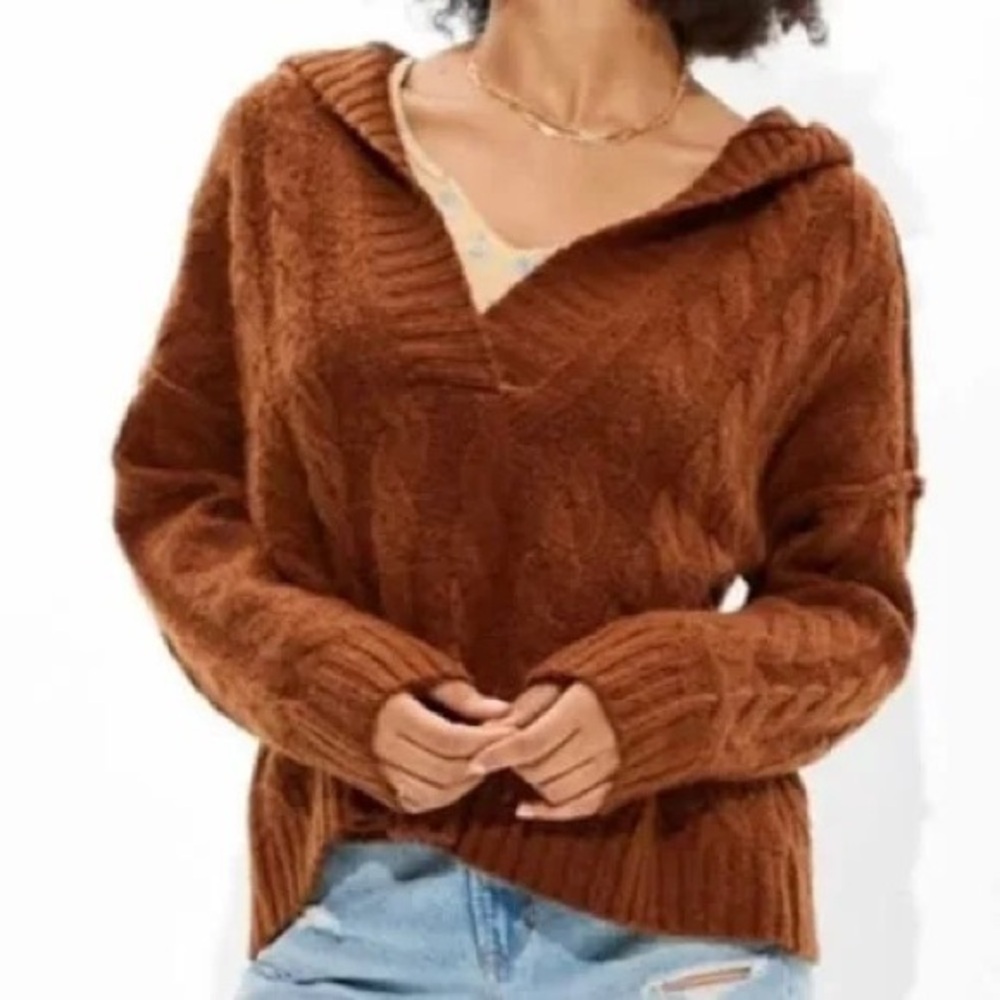 American Eagle Outfitters Women's V-Neck Brown Sweater